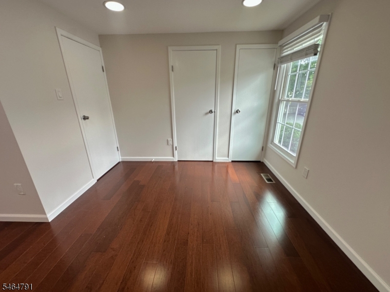 852 Valley St Property Photo 12