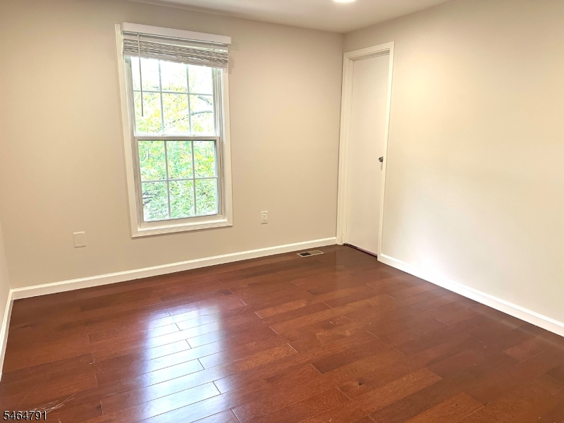 852 Valley St Property Photo 19