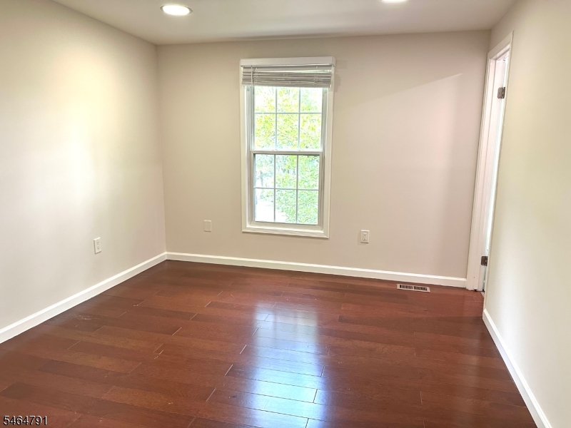 852 Valley St Property Photo 20