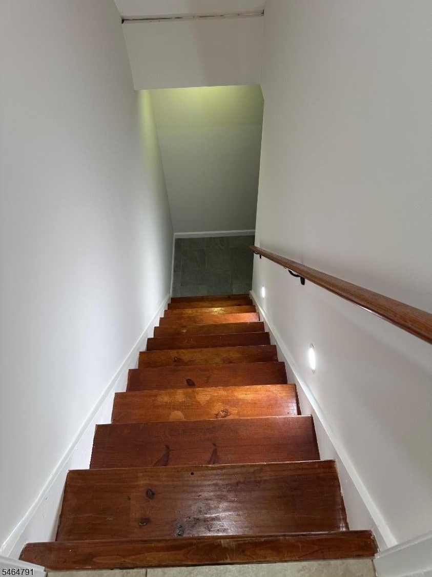 852 Valley St Property Photo 22