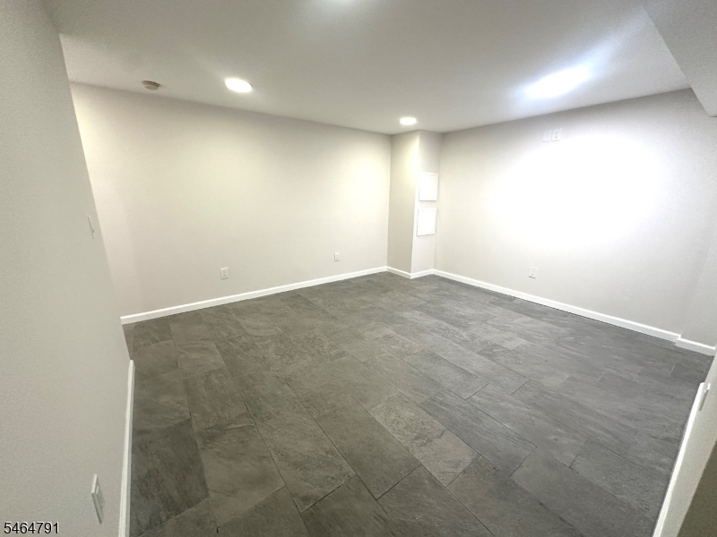 852 Valley St Property Photo 24