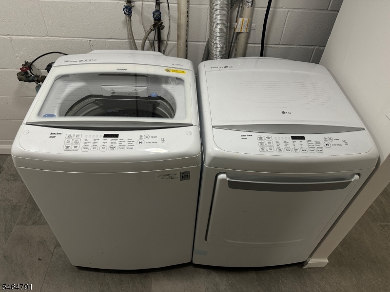 852 Valley St Property Photo 28