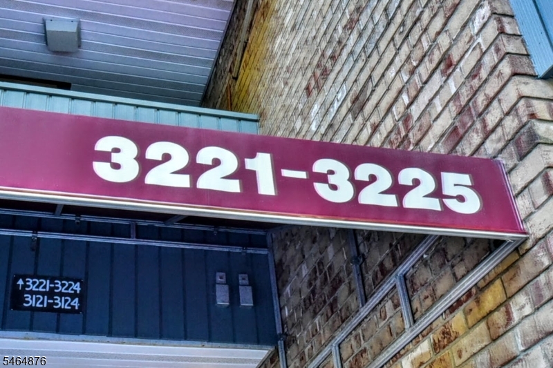 3221 Hilltop Rd Property Photo 3