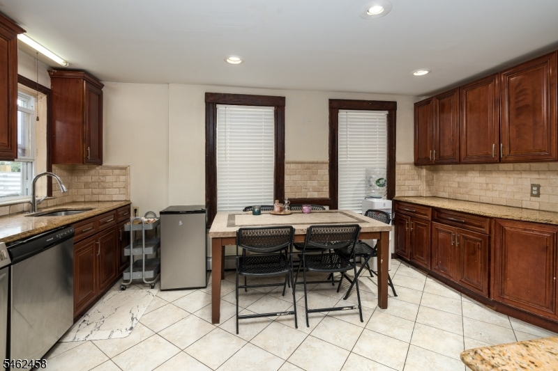 28 Prescott Ave Property Photo 8