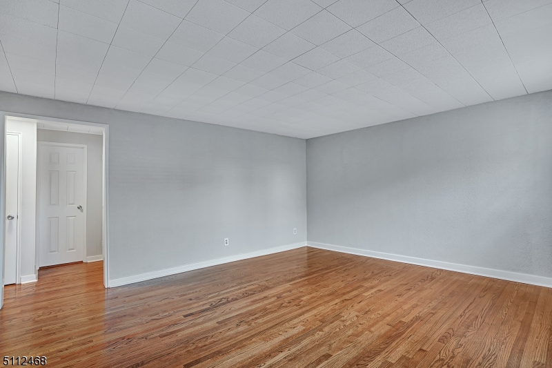 445 Morris Ave 7-d 7-d Property Photo 4