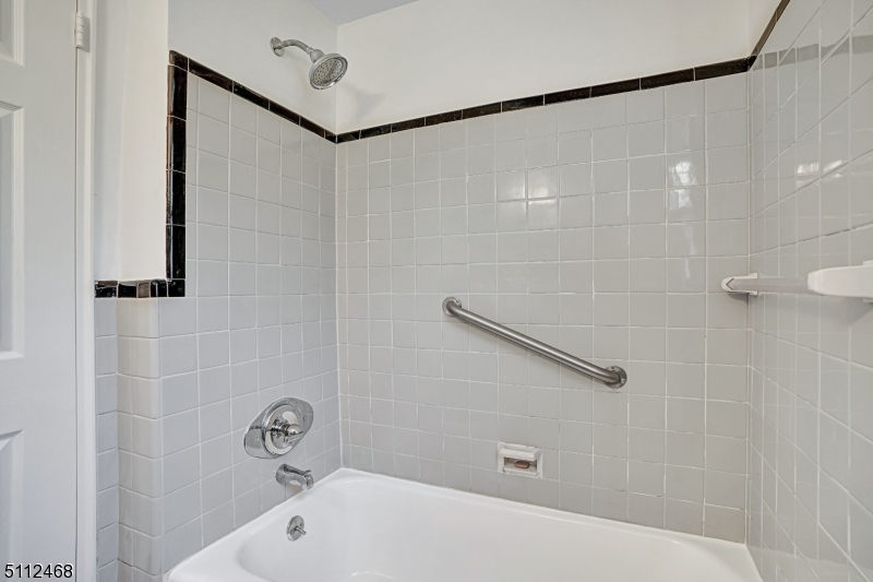 445 Morris Ave 7-d 7-d Property Photo 16