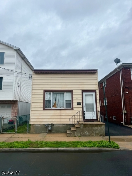 218 Florida St Property Photo 1