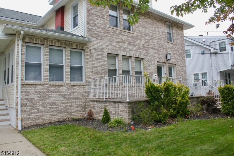 424 Lafayette Ave Property Photo 2