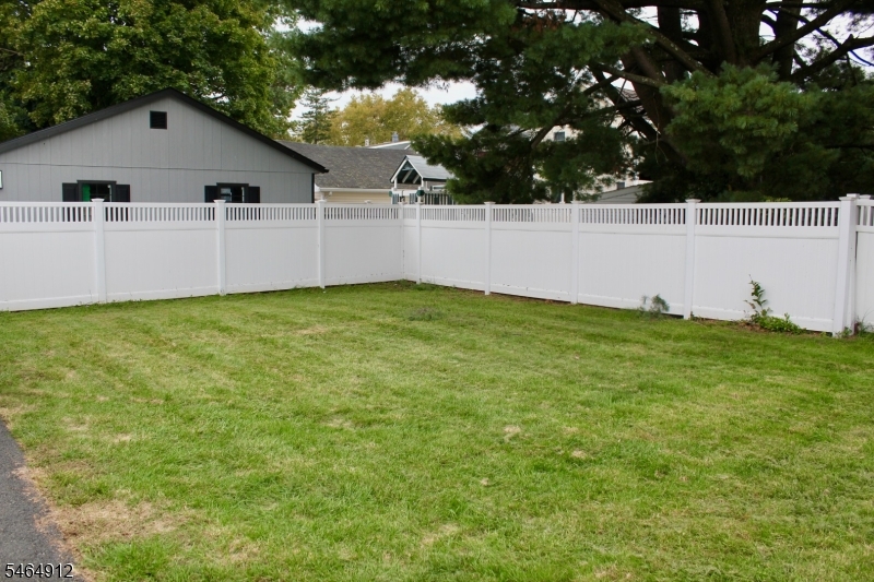 424 Lafayette Ave Property Photo 15