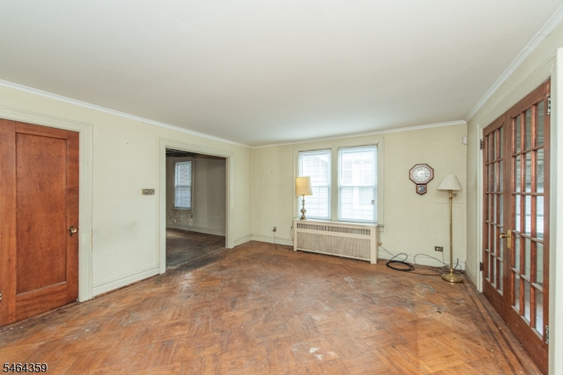 481 Jefferson Ave Property Photo 5