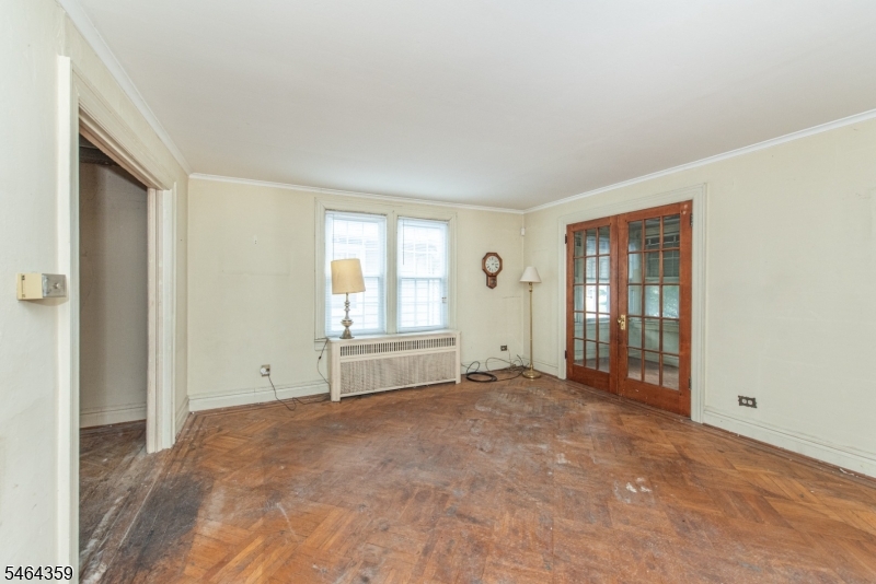 481 Jefferson Ave Property Photo 6