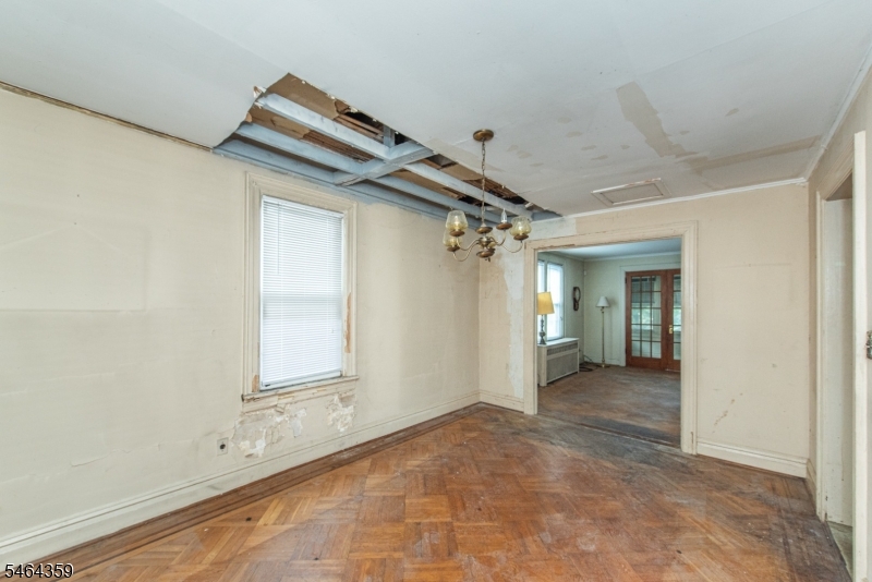 481 Jefferson Ave Property Photo 8