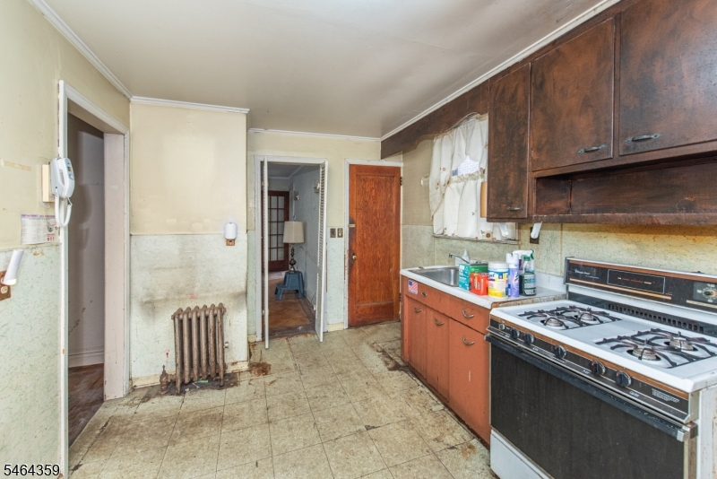 481 Jefferson Ave Property Photo 10