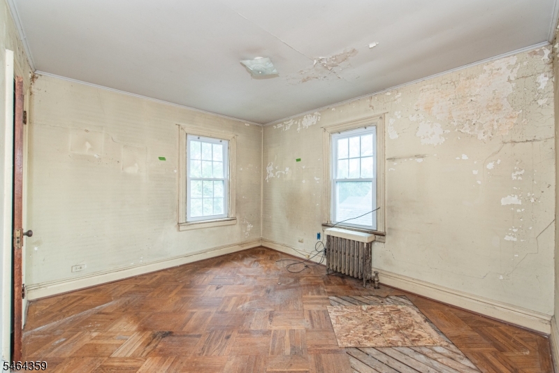 481 Jefferson Ave Property Photo 12