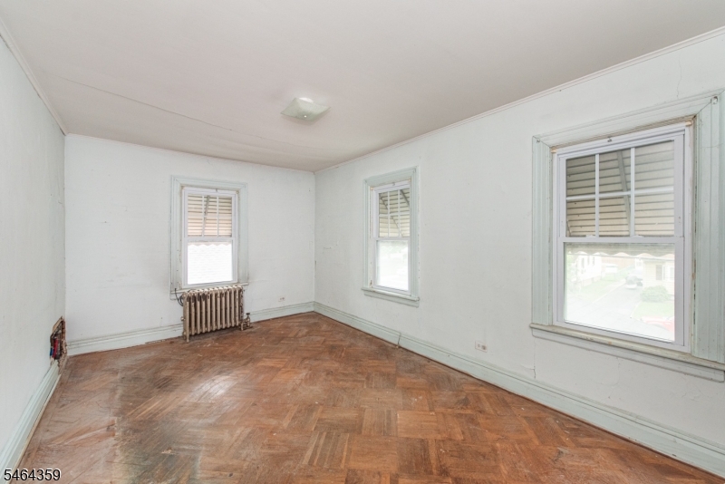 481 Jefferson Ave Property Photo 14