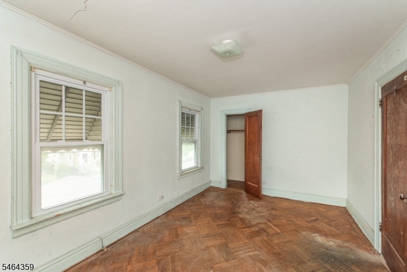 481 Jefferson Ave Property Photo 15