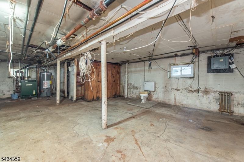481 Jefferson Ave Property Photo 16