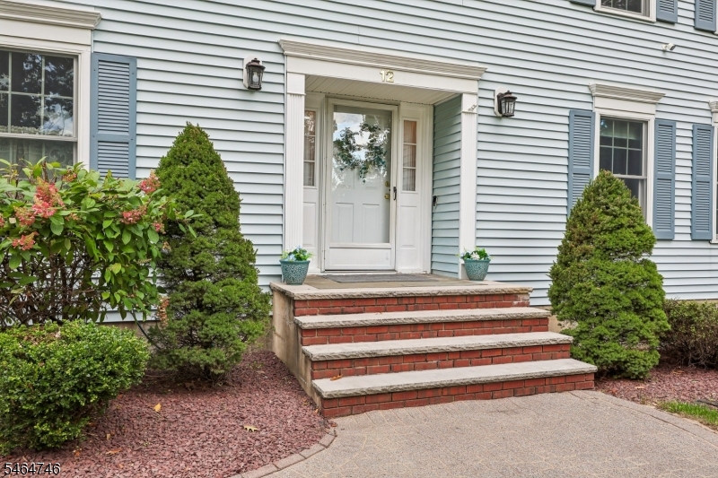 12 Hemlock Ln Property Photo 3
