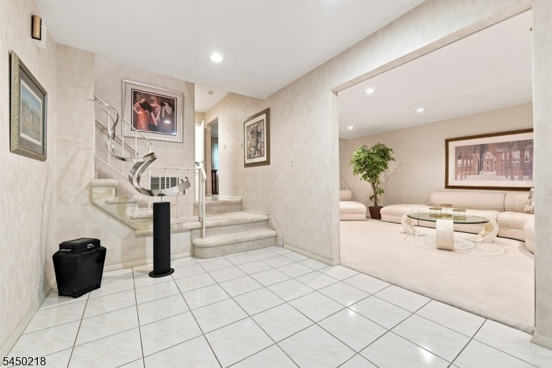 18 Druid Hill Dr Property Photo 4