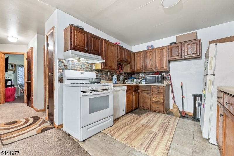 287 Clerk St Property Photo 3