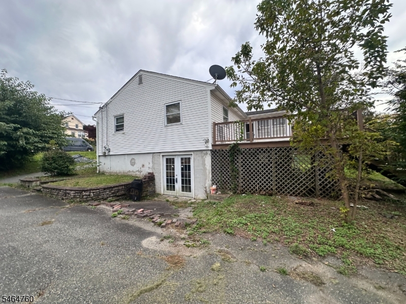 270 Munsonhurst Rd Property Photo 3