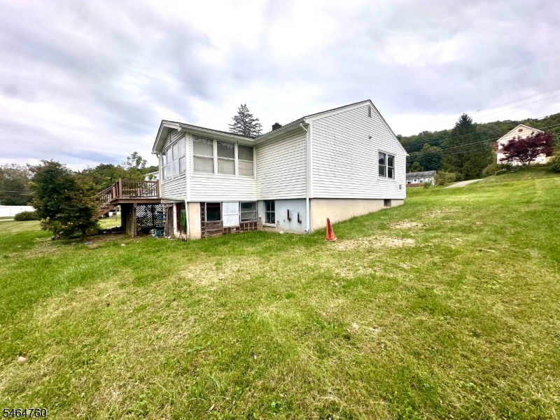 270 Munsonhurst Rd Property Photo 4