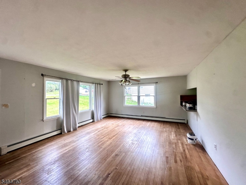 270 Munsonhurst Rd Property Photo 5