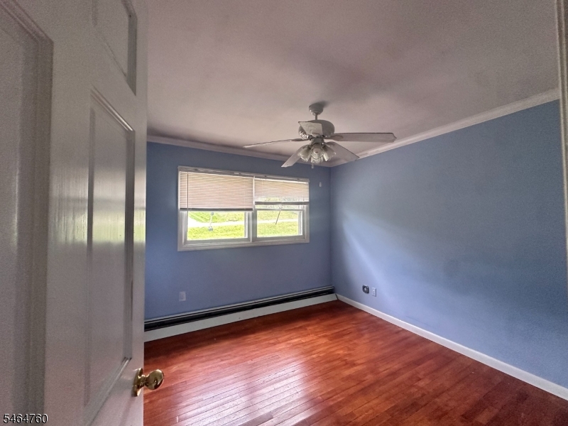 270 Munsonhurst Rd Property Photo 8