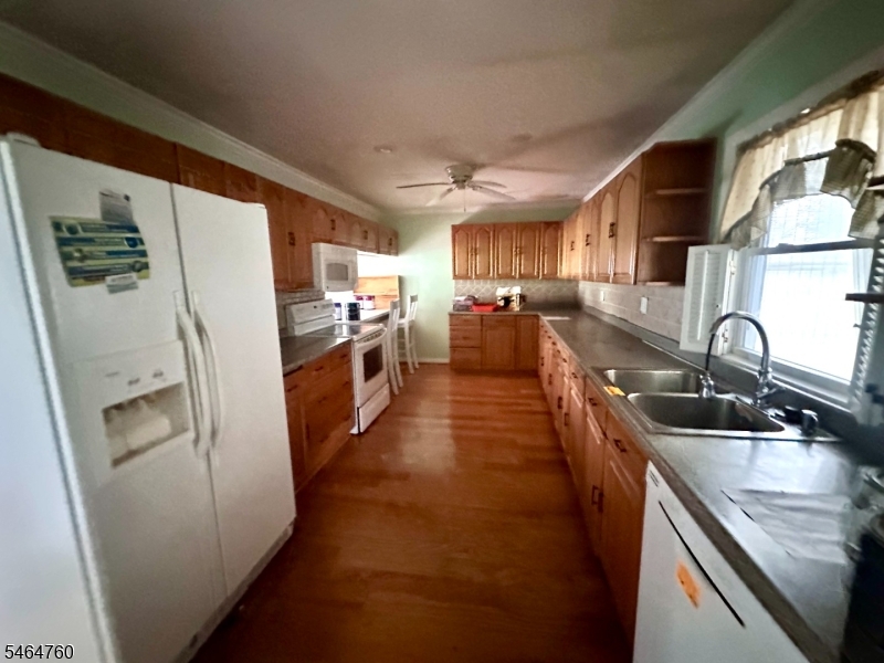 270 Munsonhurst Rd Property Photo 9