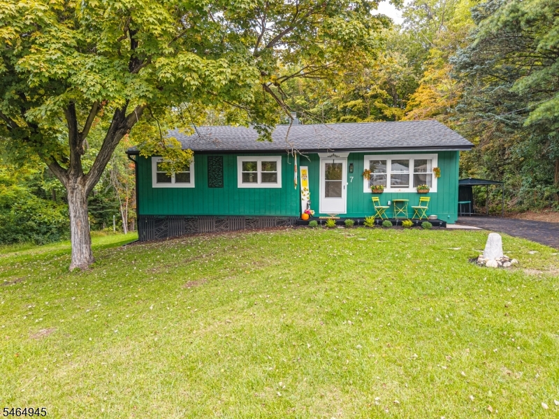 7 Fox Hill Dr Property Photo 2