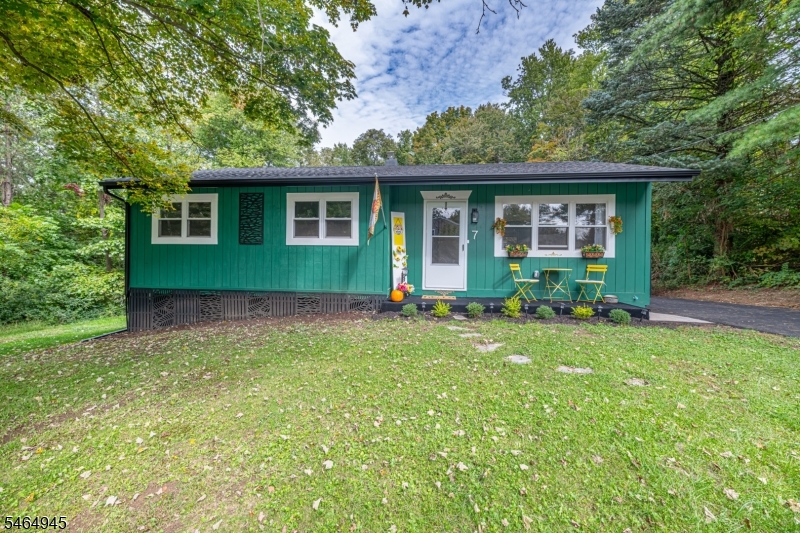 7 Fox Hill Dr Property Photo 4