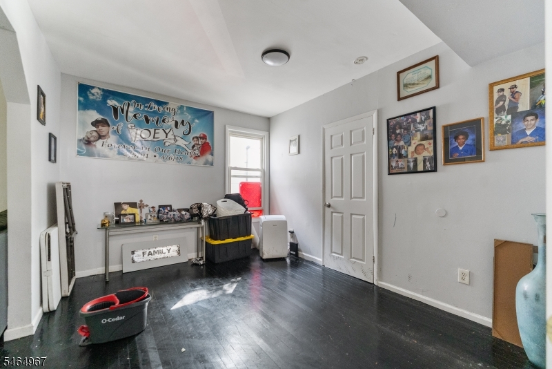 455 4th Ave Property Photo 4