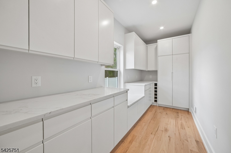 136 Irwin St Property Photo 10
