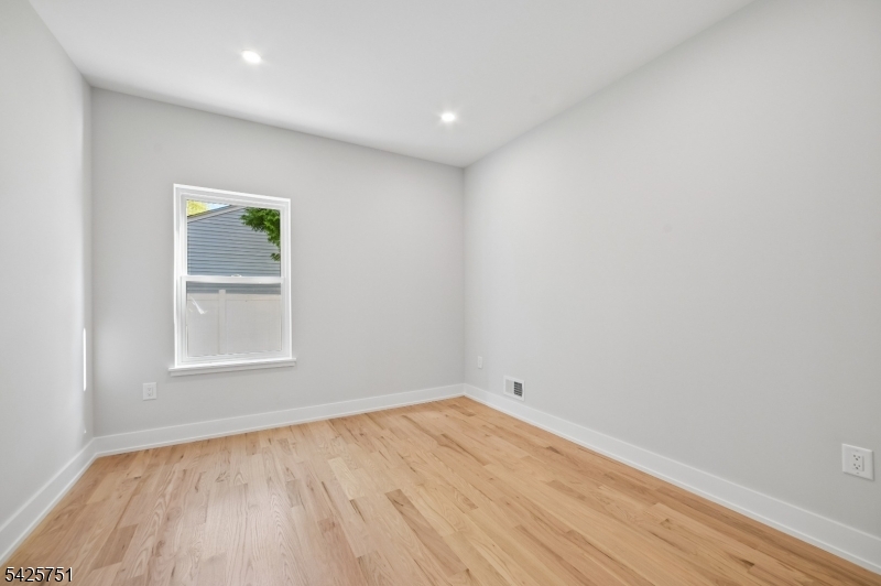 136 Irwin St Property Photo 18
