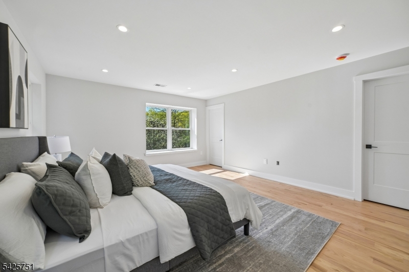 136 Irwin St Property Photo 23