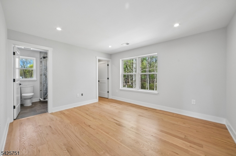 136 Irwin St Property Photo 25