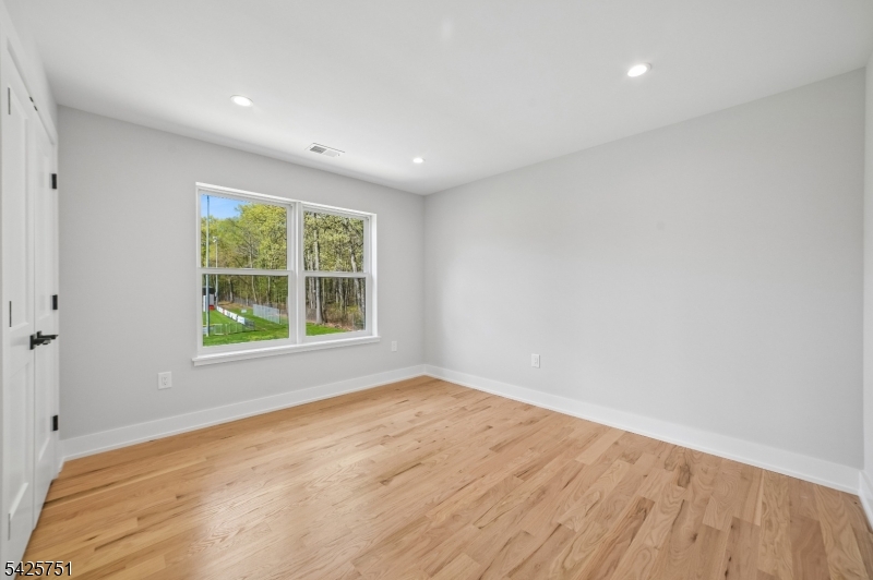136 Irwin St Property Photo 29