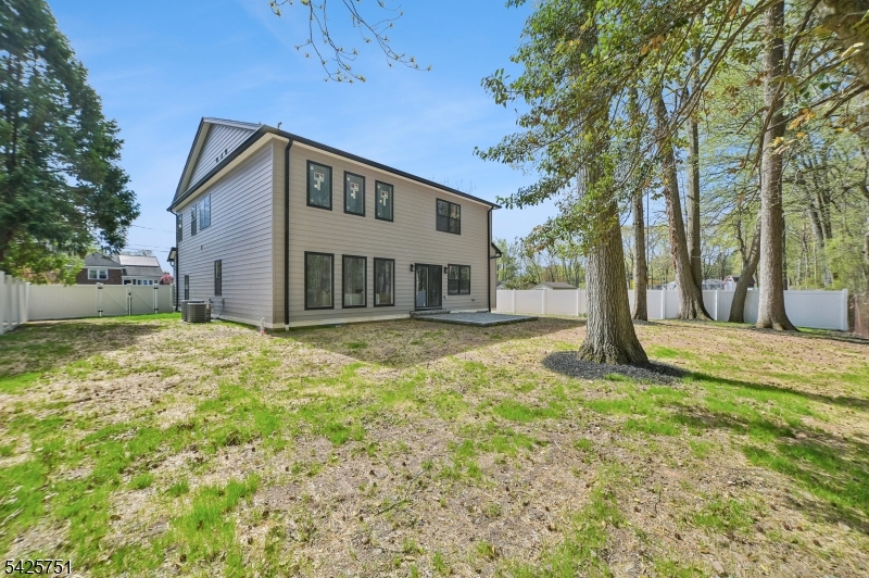 136 Irwin St Property Photo 34