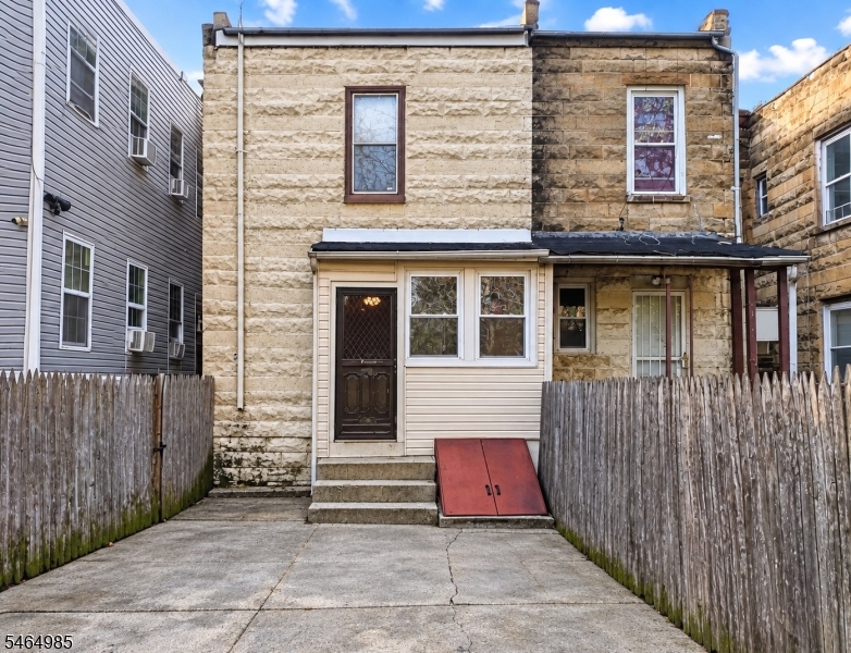 22 Willoughby St 1 Property Photo 7
