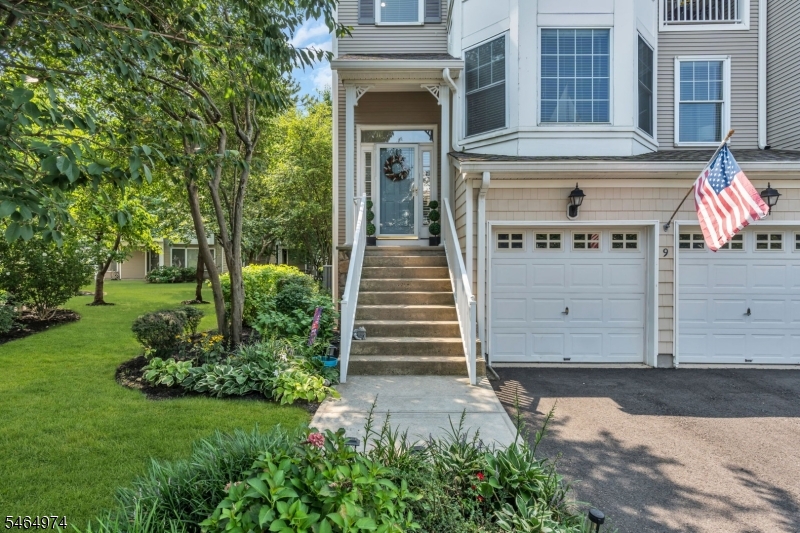 9 S Shore Dr Property Photo 3