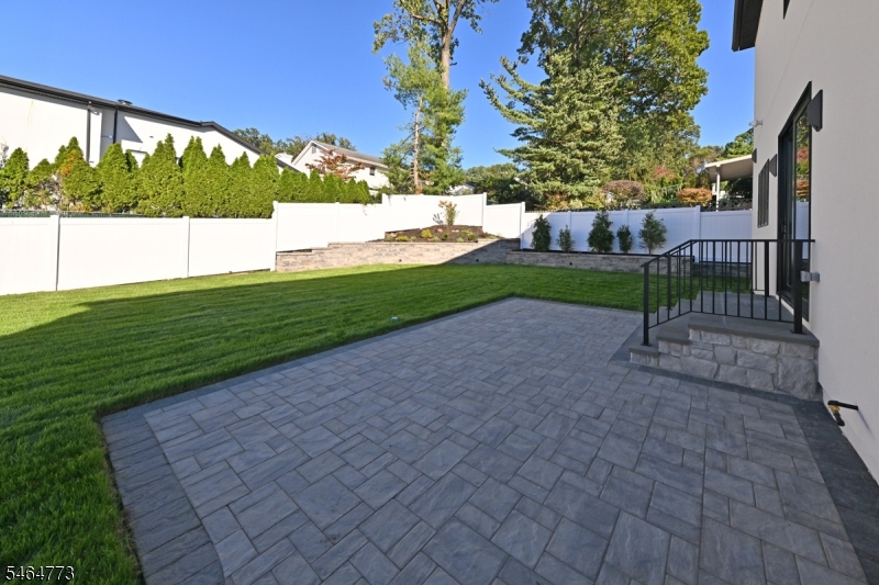 119 Arnot Pl Property Photo 3