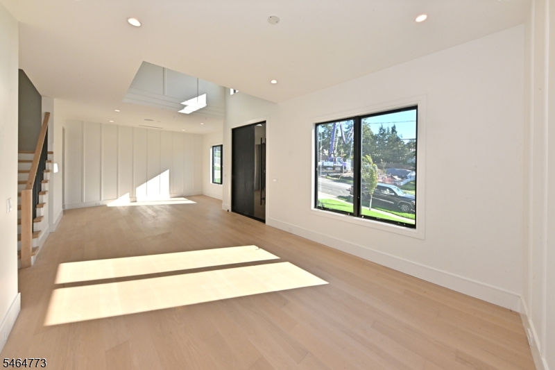 119 Arnot Pl Property Photo 6