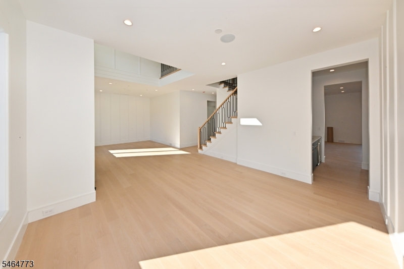 119 Arnot Pl Property Photo 8