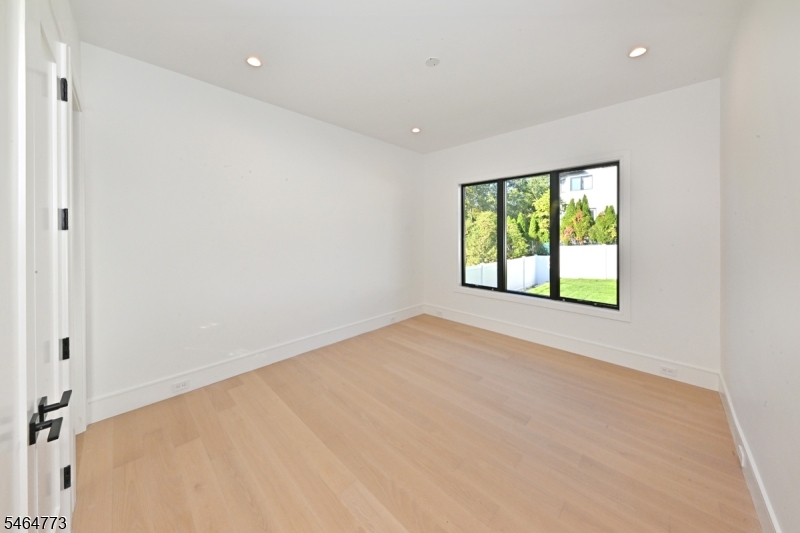 119 Arnot Pl Property Photo 12