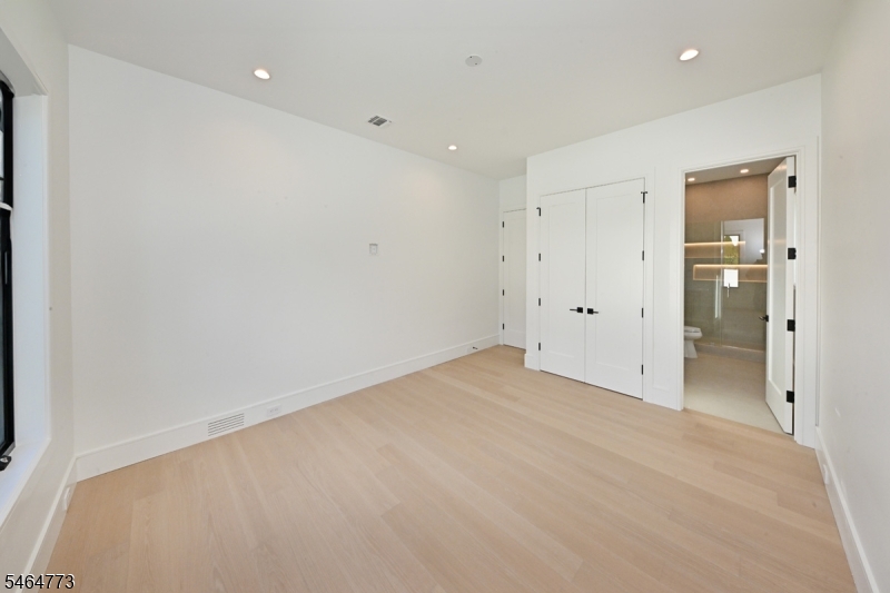 119 Arnot Pl Property Photo 13