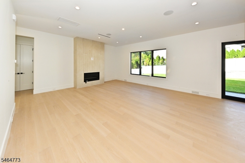 119 Arnot Pl Property Photo 16