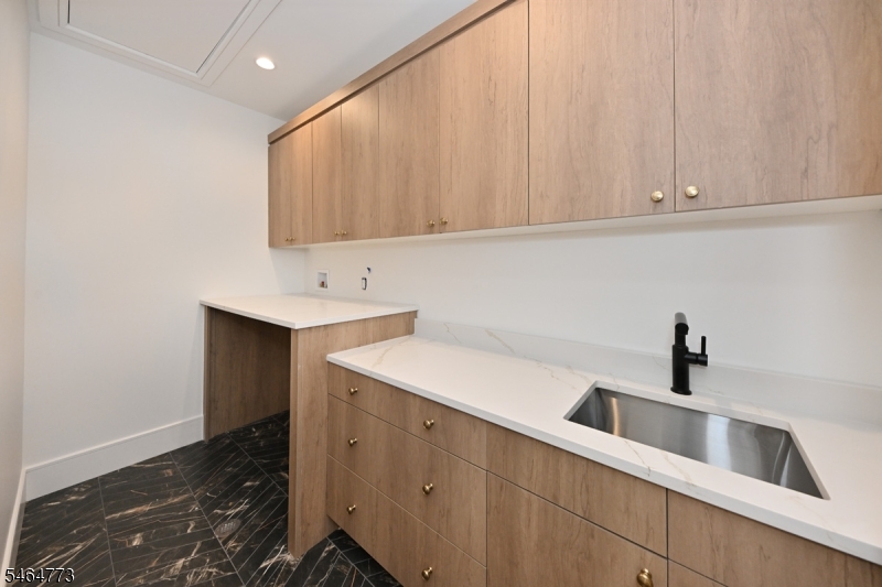 119 Arnot Pl Property Photo 39