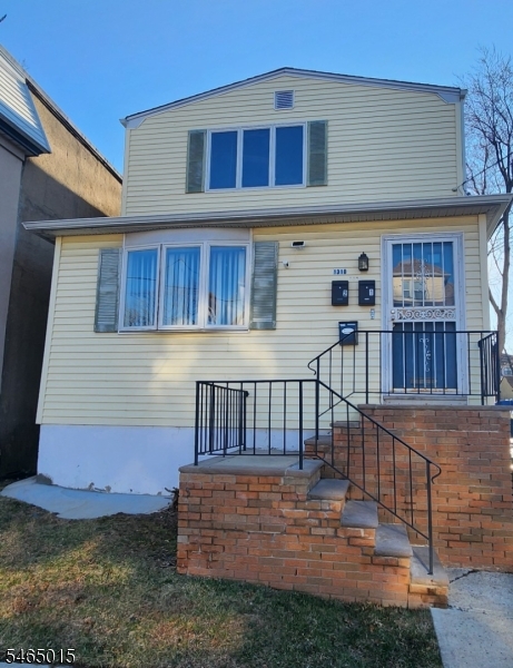 1310 E Henry St Property Photo 1