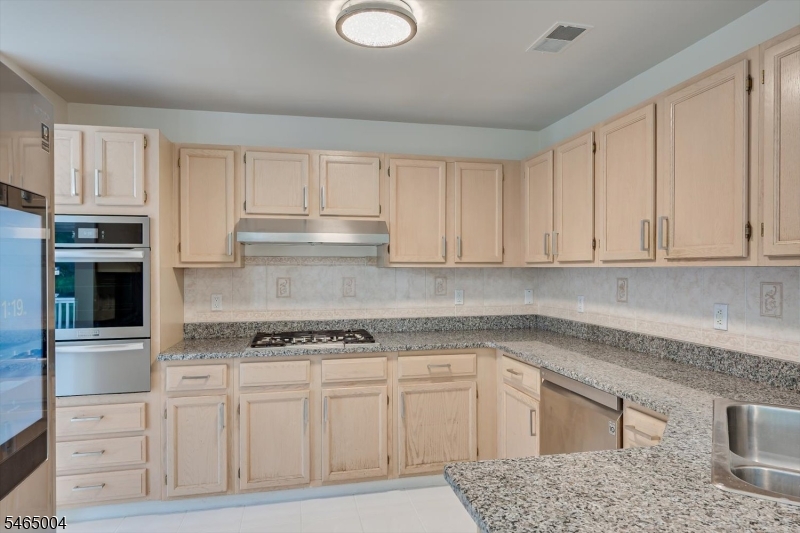 99 Castle Pointe Blvd Property Photo 17