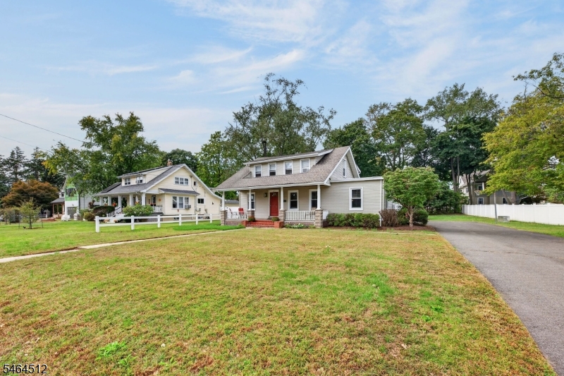 325 Dorn Ave Property Photo 8